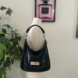 Vintage coach Leather shoulder bag cool girls only